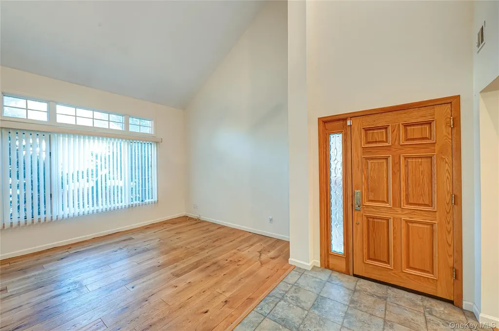4 Cedar Ridge Lane Bay Shore NY 11706