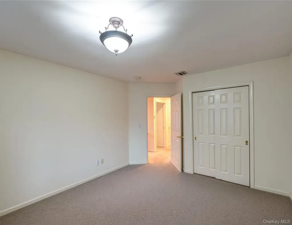 4 Cedar Ridge Lane Bay Shore NY 11706