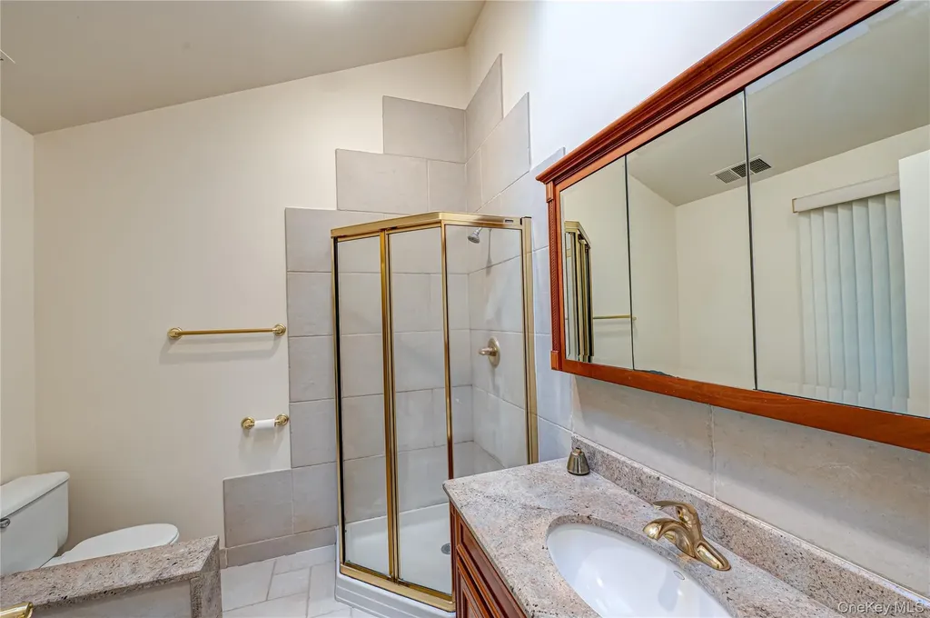 4 Cedar Ridge Lane Bay Shore NY 11706