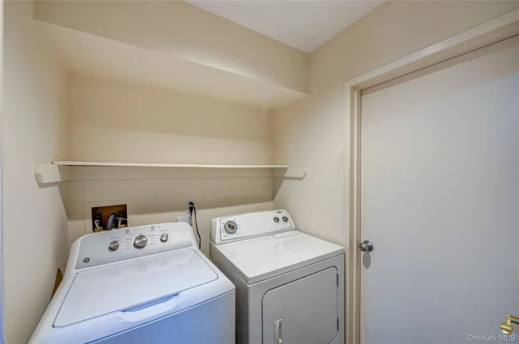 4 Cedar Ridge Lane Bay Shore NY 11706