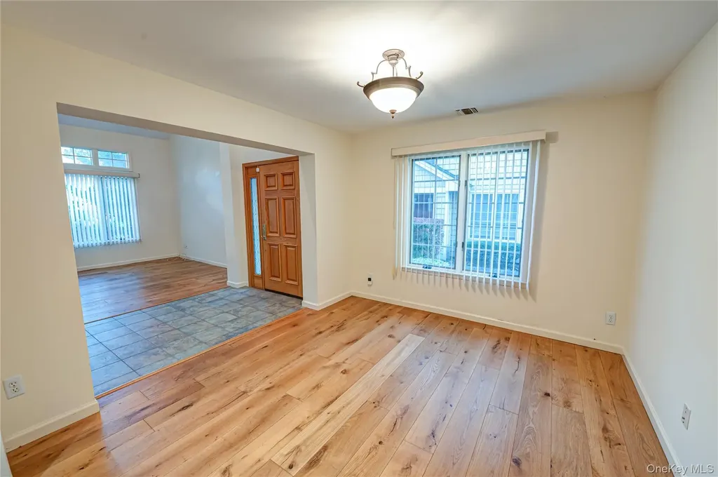 4 Cedar Ridge Lane Bay Shore NY 11706