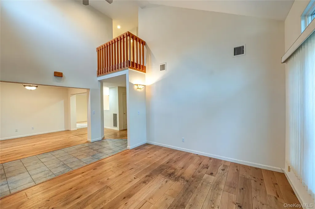 4 Cedar Ridge Lane Bay Shore NY 11706