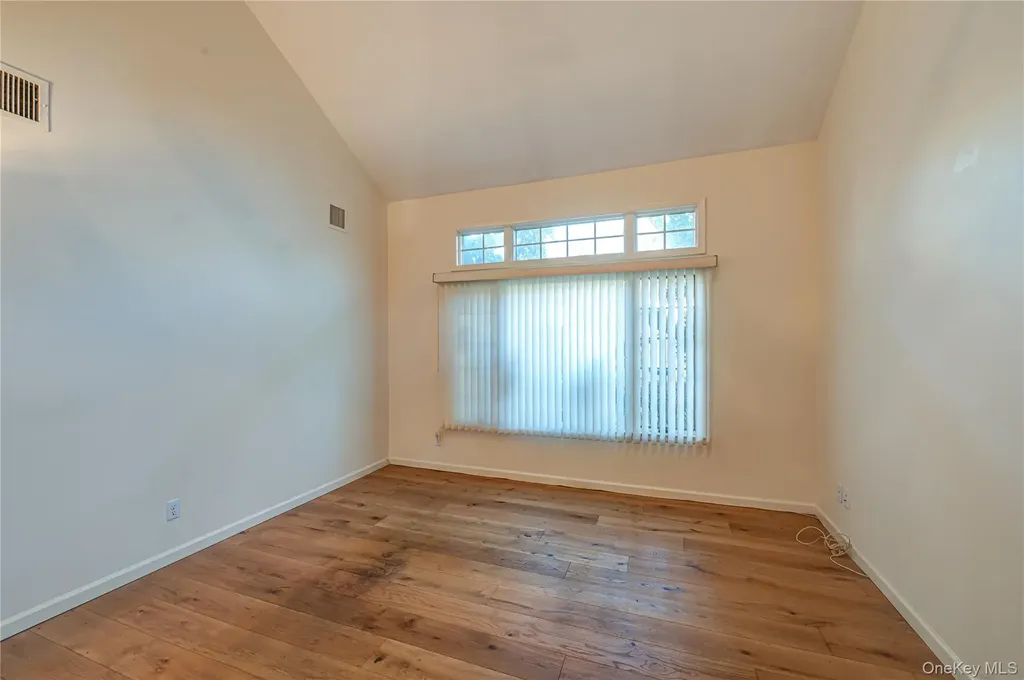 4 Cedar Ridge Lane Bay Shore NY 11706