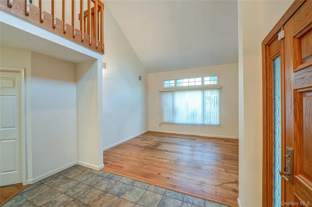 4 Cedar Ridge Lane Bay Shore NY 11706
