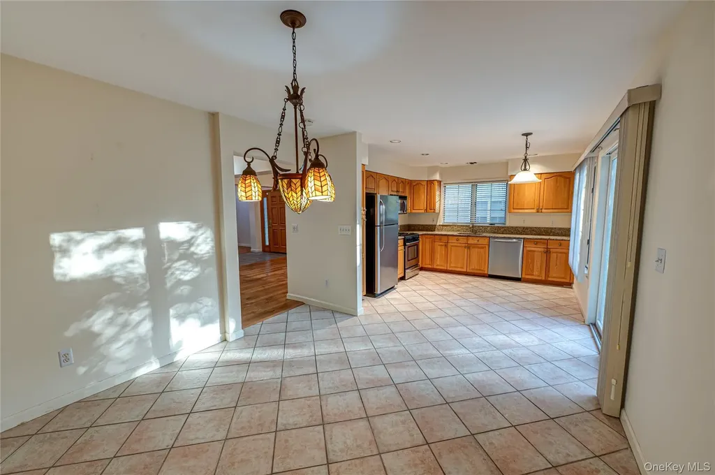 4 Cedar Ridge Lane Bay Shore NY 11706
