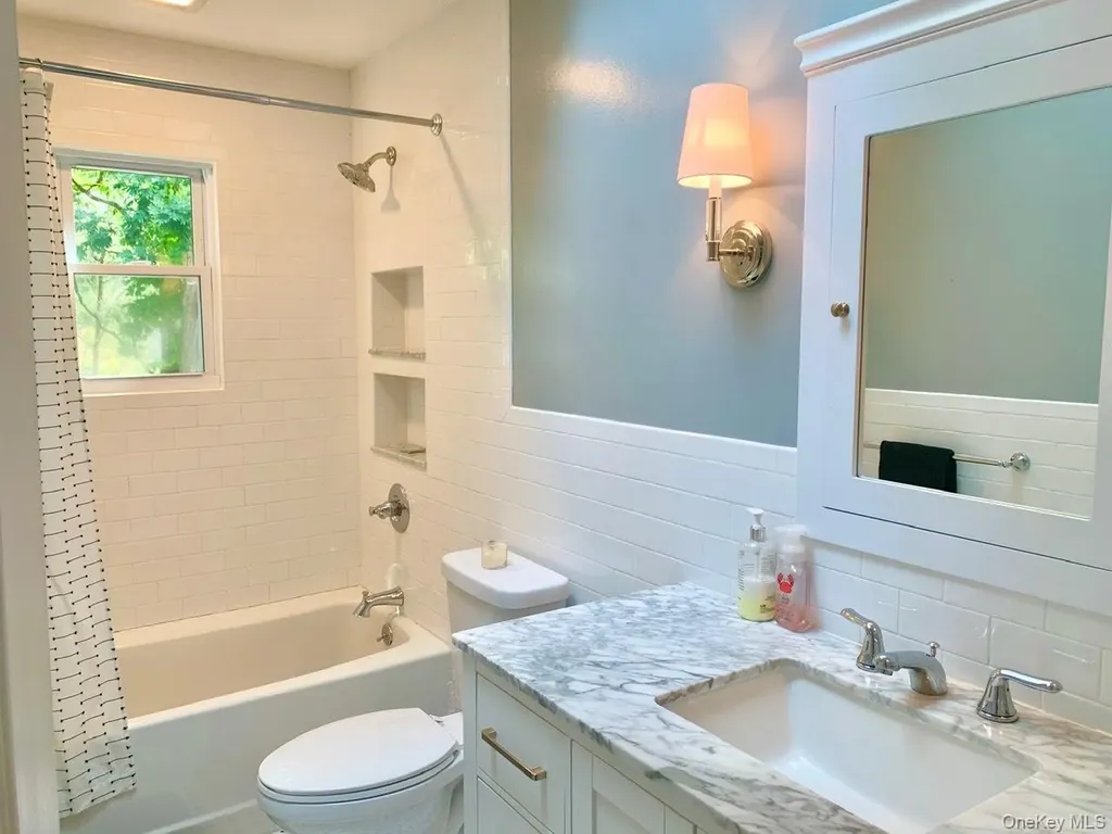 61 Kings Point Road East Hampton NY 11937