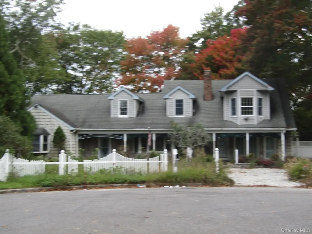 5 Wynville Coram NY 11727