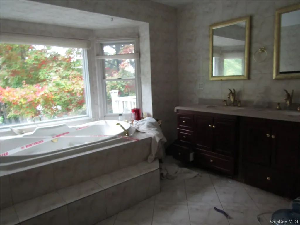 5 Wynville Coram NY 11727