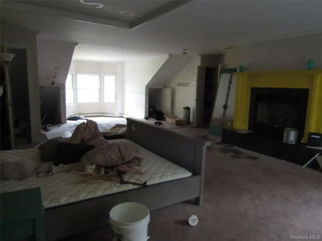 5 Wynville Coram NY 11727