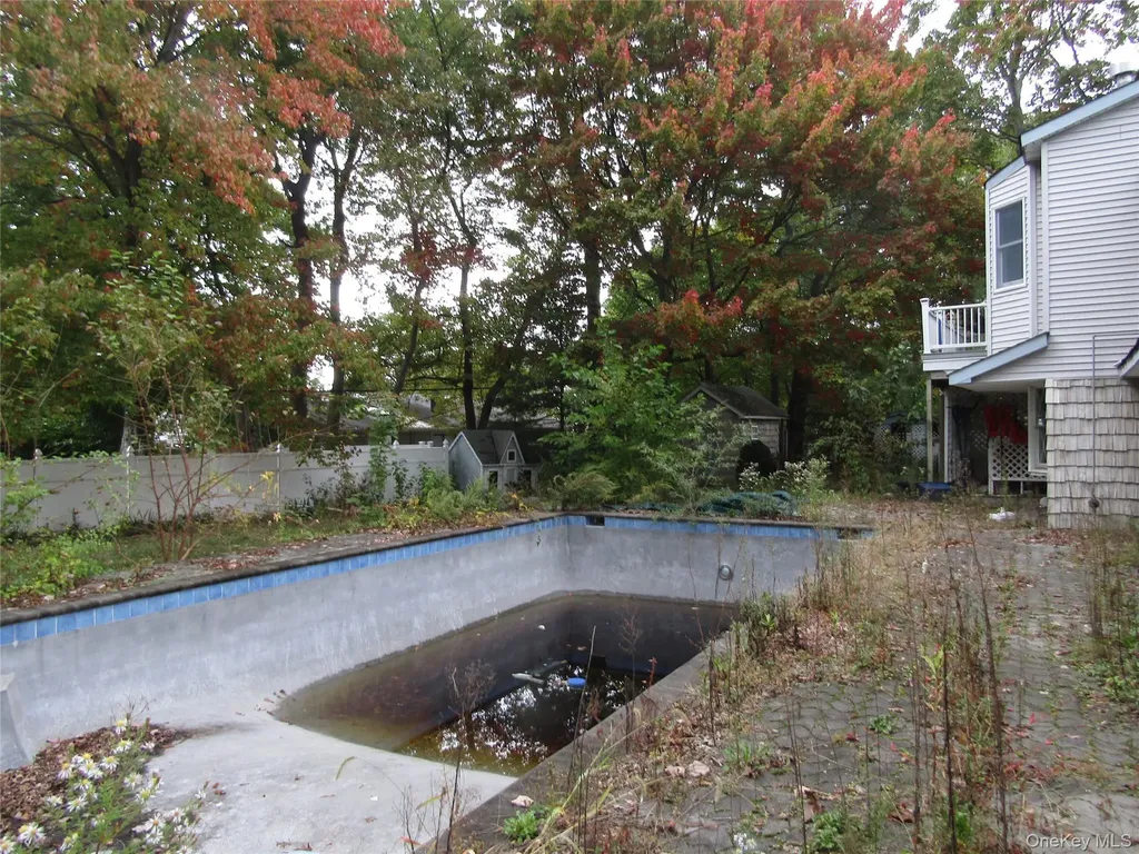 5 Wynville Coram NY 11727
