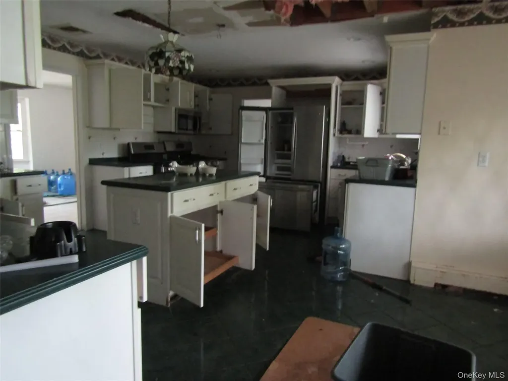 5 Wynville Coram NY 11727