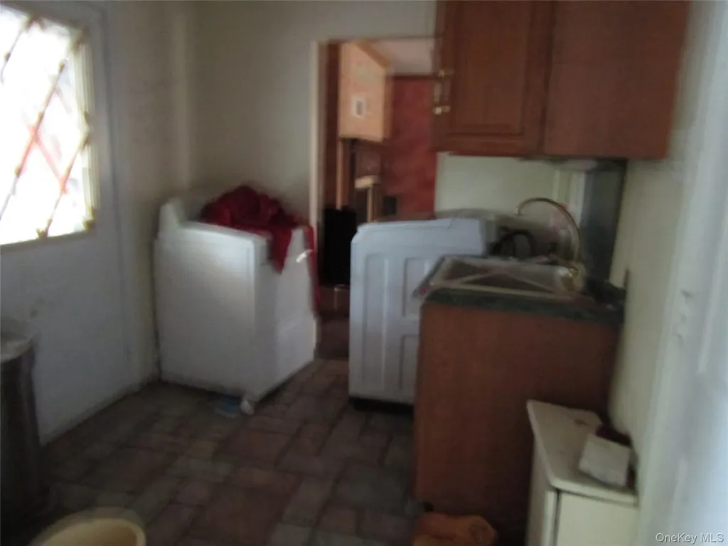 5 Wynville Coram NY 11727