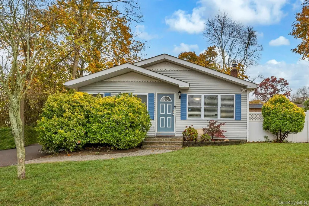 74 Weichers Avenue Ronkonkoma NY 11779