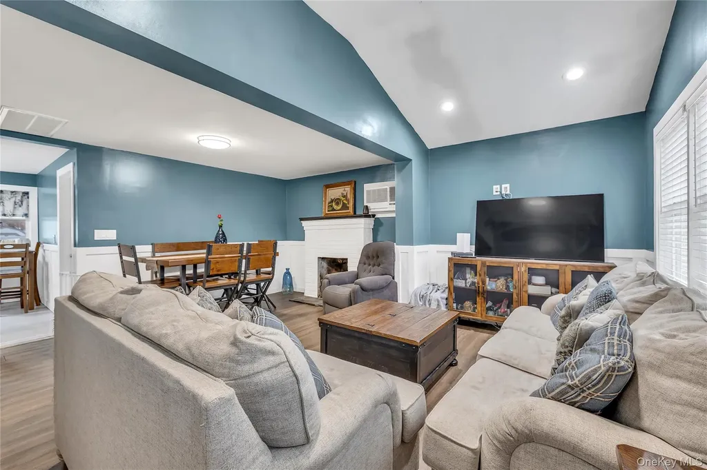 74 Weichers Avenue Ronkonkoma NY 11779