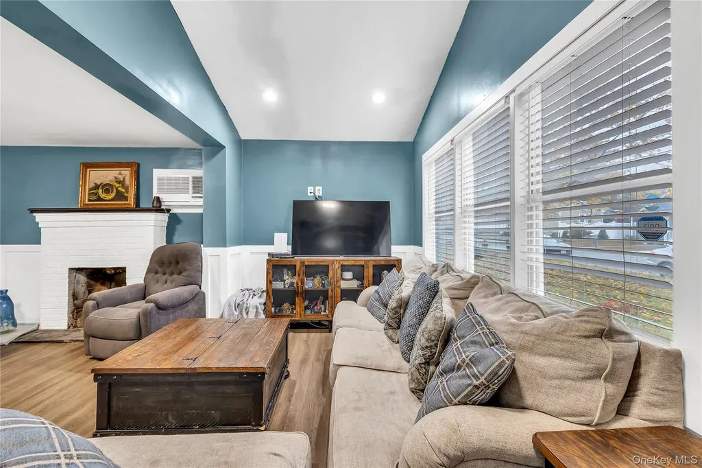 74 Weichers Avenue Ronkonkoma NY 11779