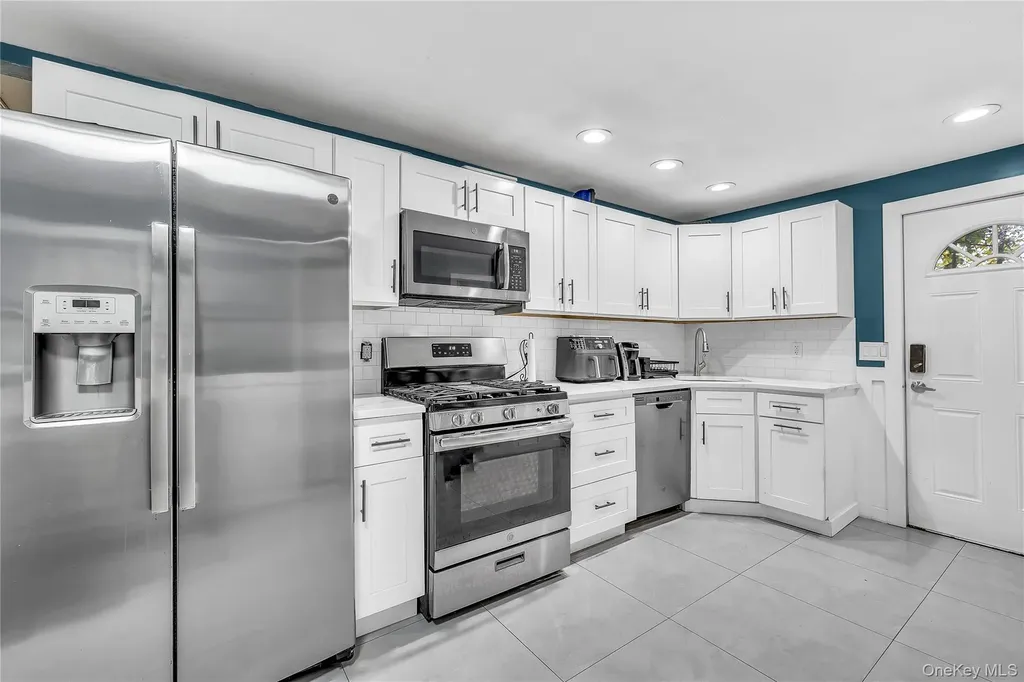 74 Weichers Avenue Ronkonkoma NY 11779