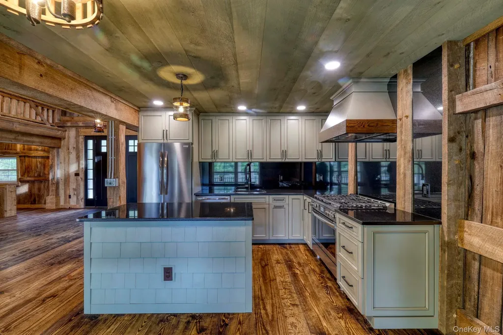 2489 Ny-42 Forestburgh NY 12777