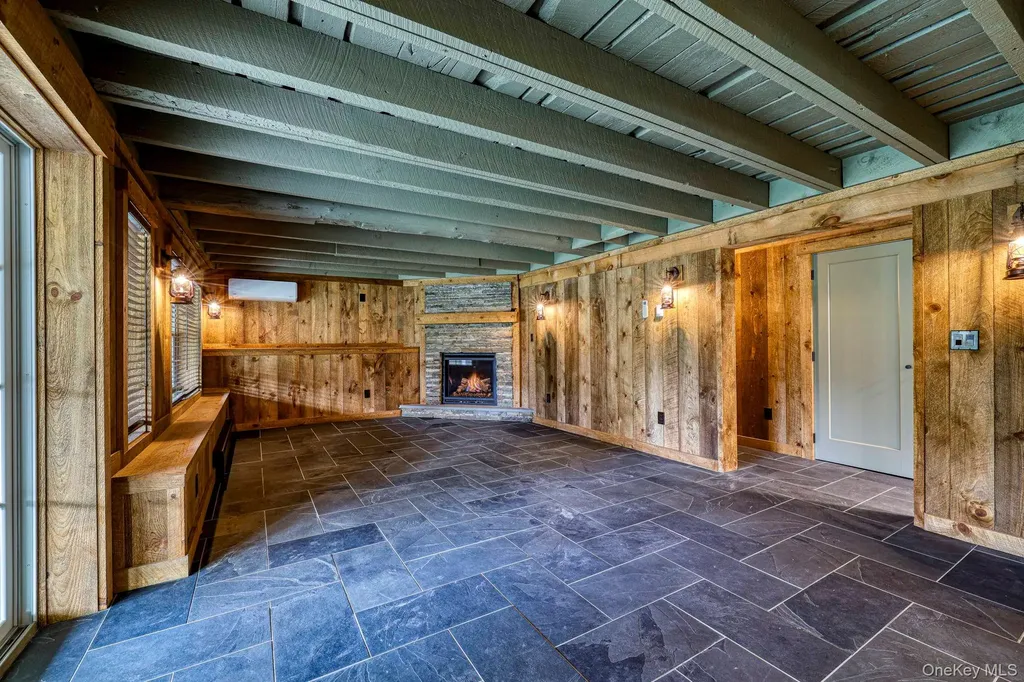 2489 Ny-42 Forestburgh NY 12777