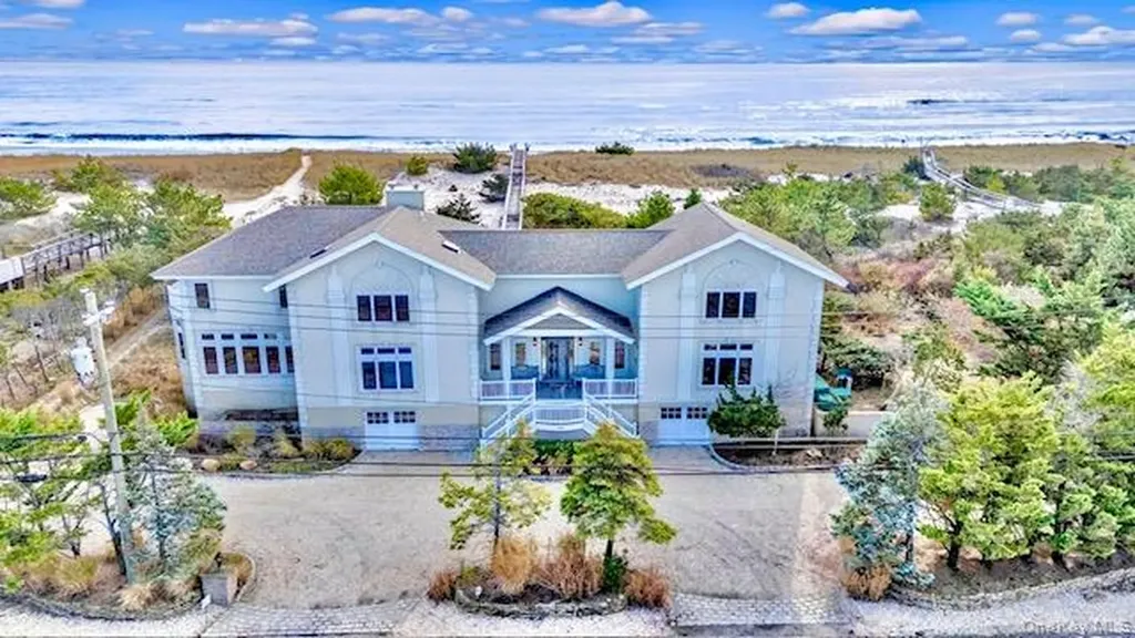 605 Dune Road Westhampton NY 11977