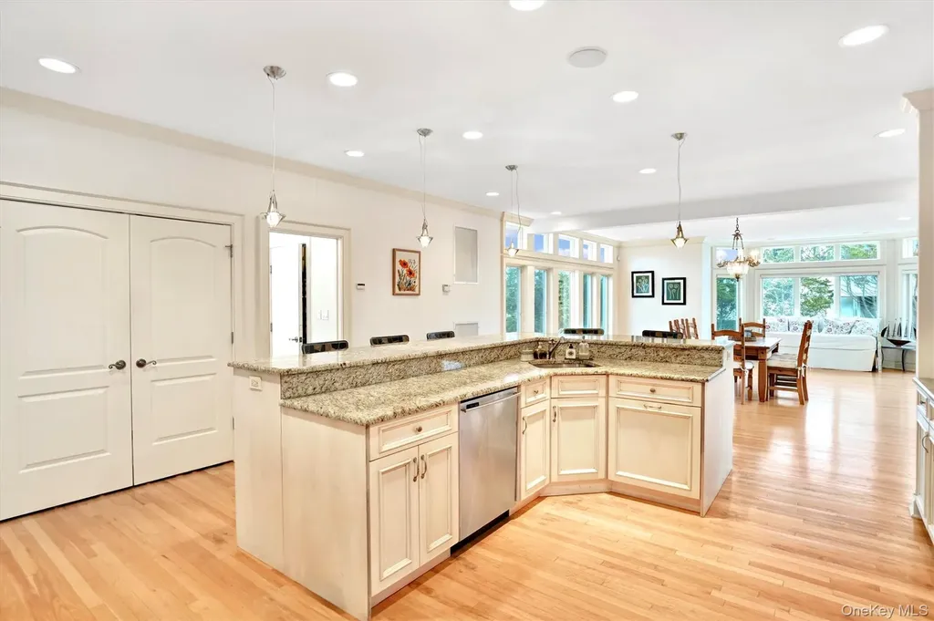 605 Dune Road Westhampton NY 11977