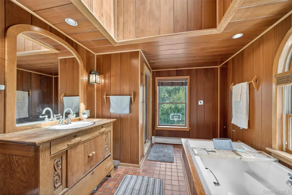 252 Round Hill Road Florida NY 10921