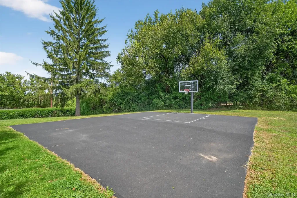 252 Round Hill Road Florida NY 10921