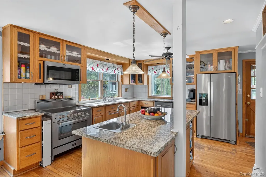252 Round Hill Road Florida NY 10921