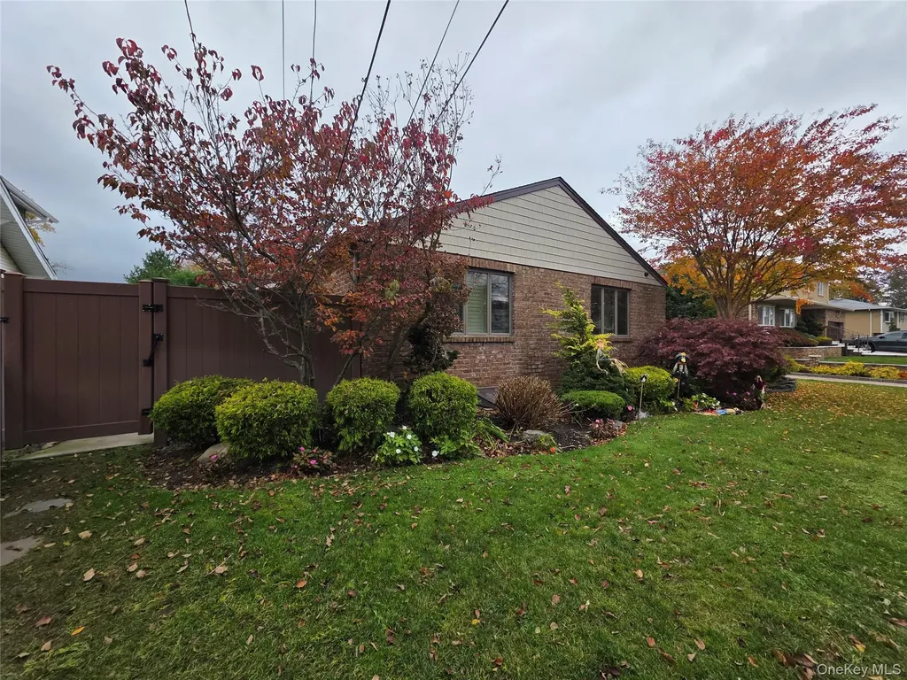 2984 Trinity Street Oceanside NY 11572