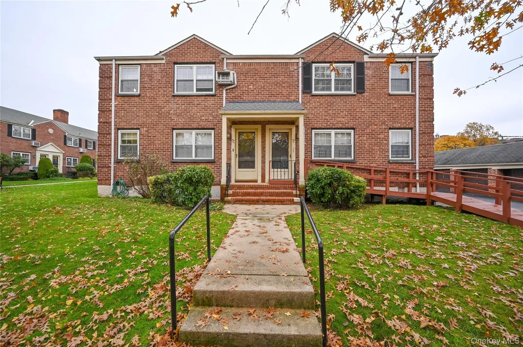 69-25 215th Bayside NY 11364