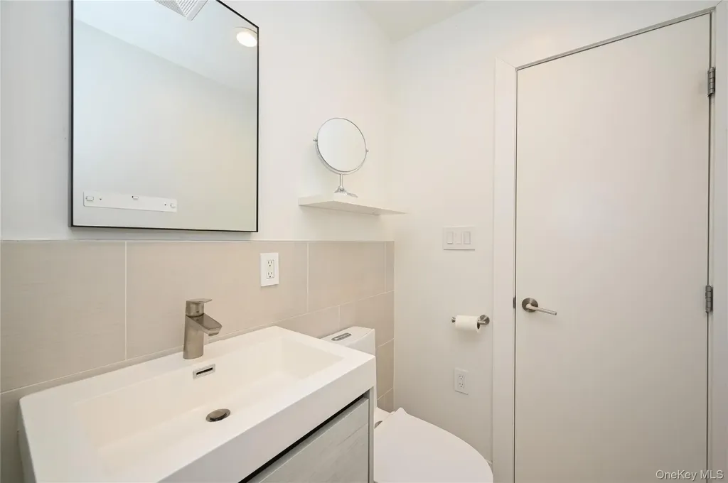 69-25 215th Bayside NY 11364