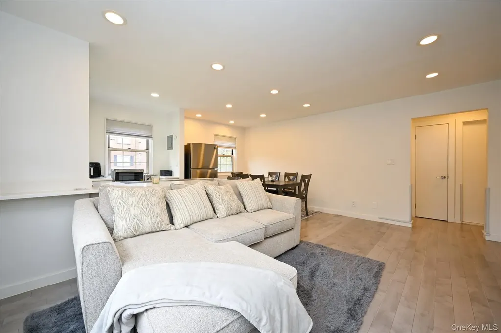69-25 215th Bayside NY 11364