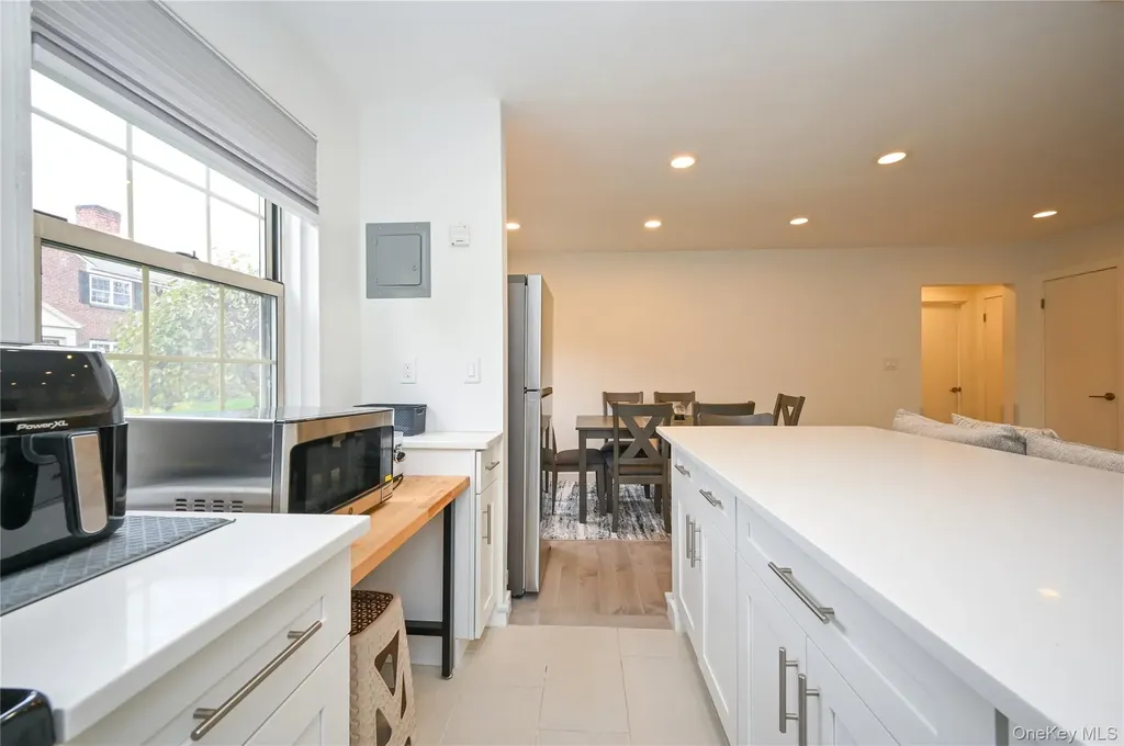 69-25 215th Bayside NY 11364