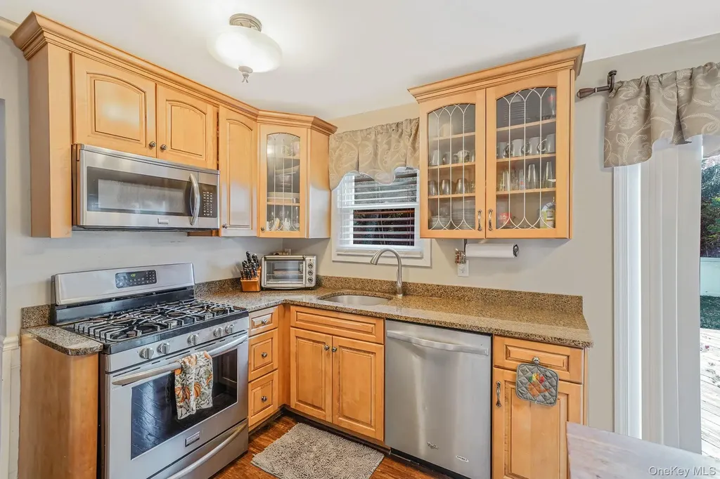 18 Ashford Drive Ridge NY 11961