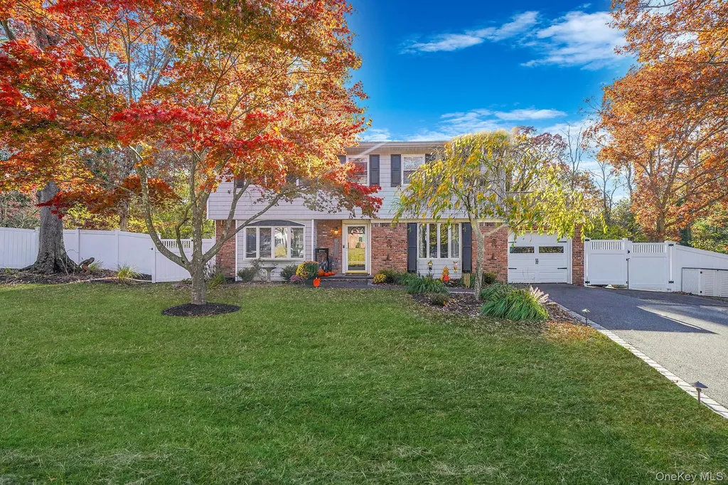 18 Ashford Drive Ridge NY 11961