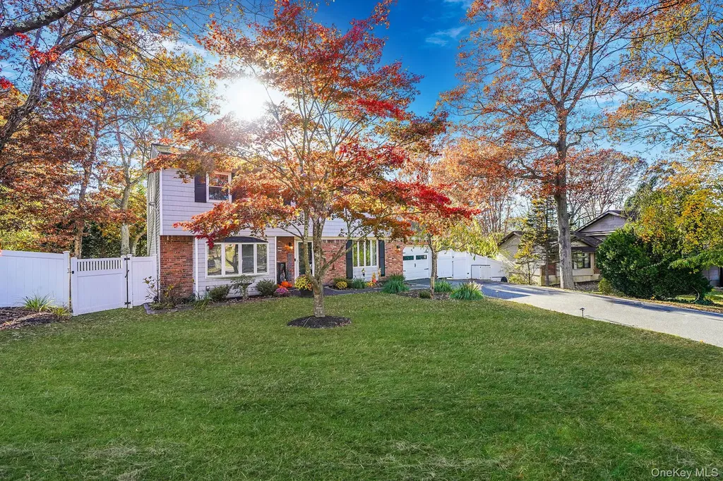 18 Ashford Drive Ridge NY 11961