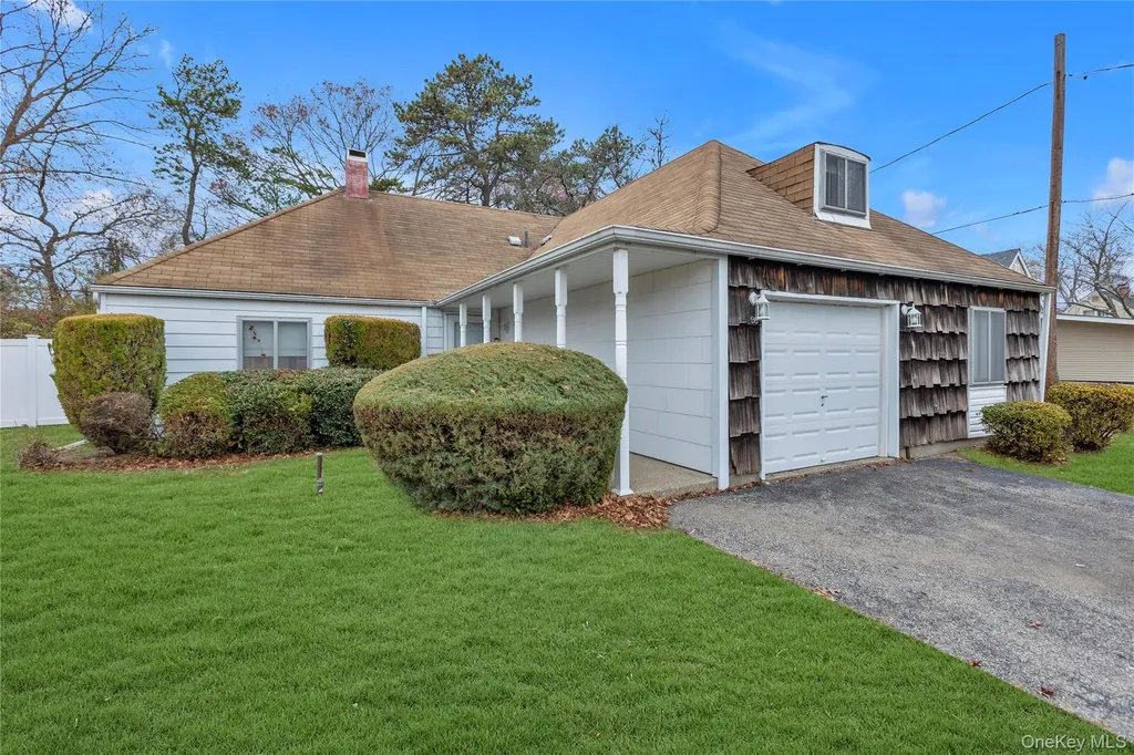 96 Split Cedar Drive Islandia NY 11749