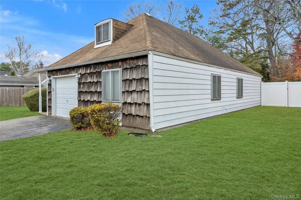 96 Split Cedar Drive Islandia NY 11749