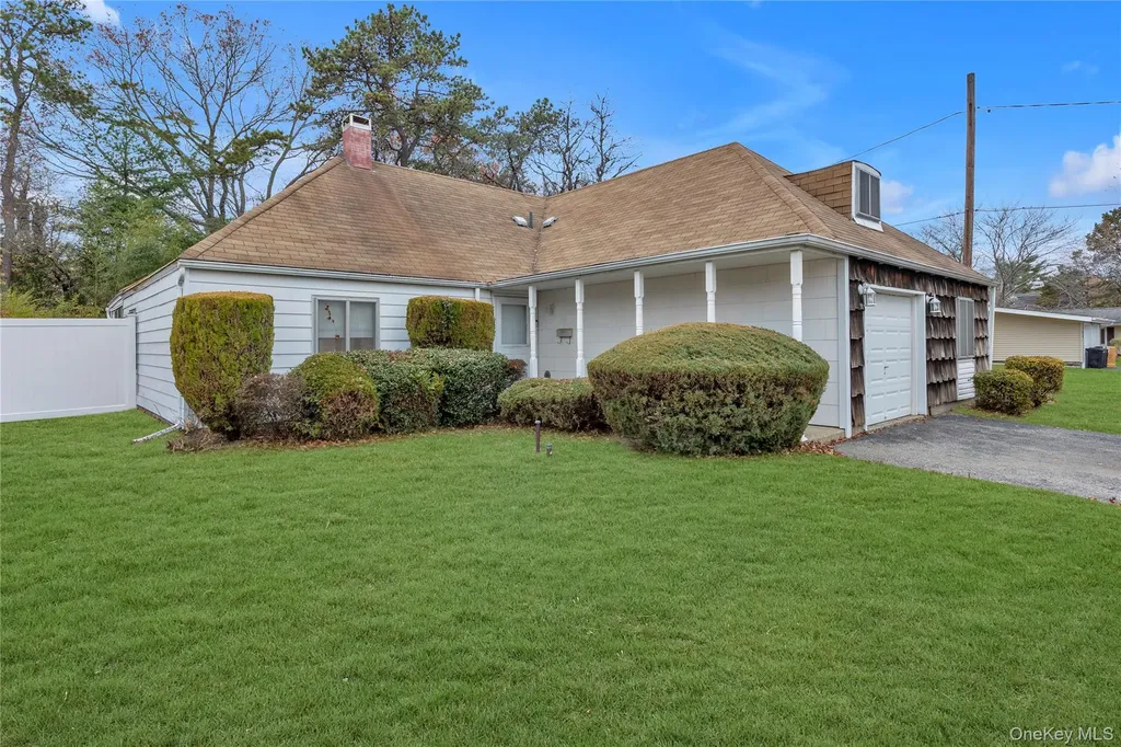 96 Split Cedar Drive Islandia NY 11749