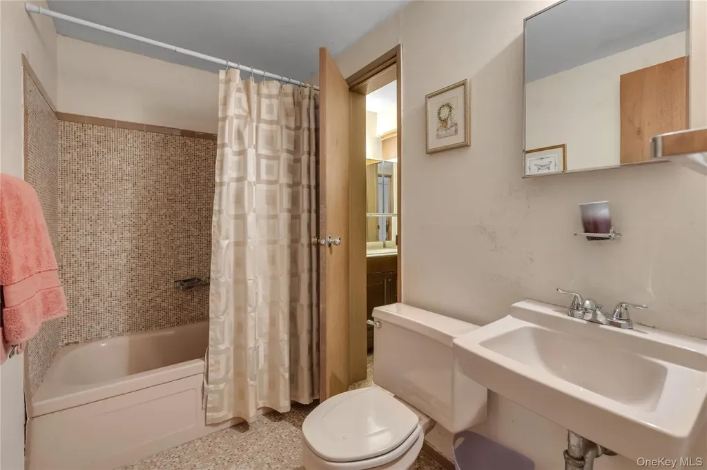 96 Split Cedar Drive Islandia NY 11749