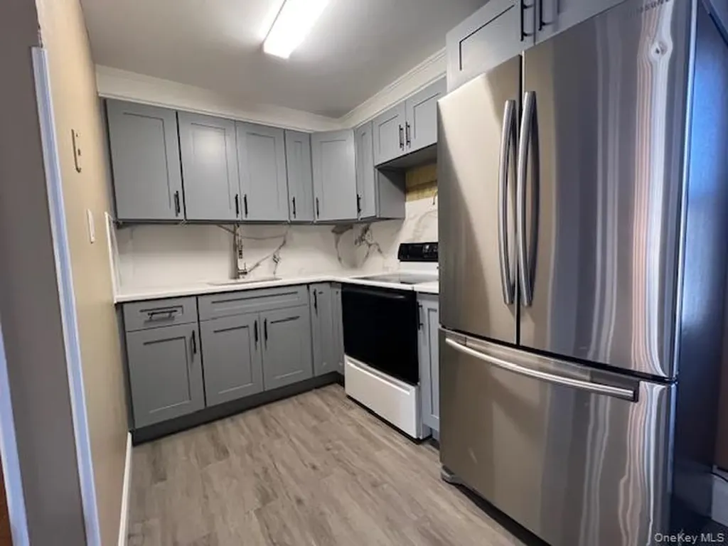 276 S 8th Street Lindenhurst NY 11757