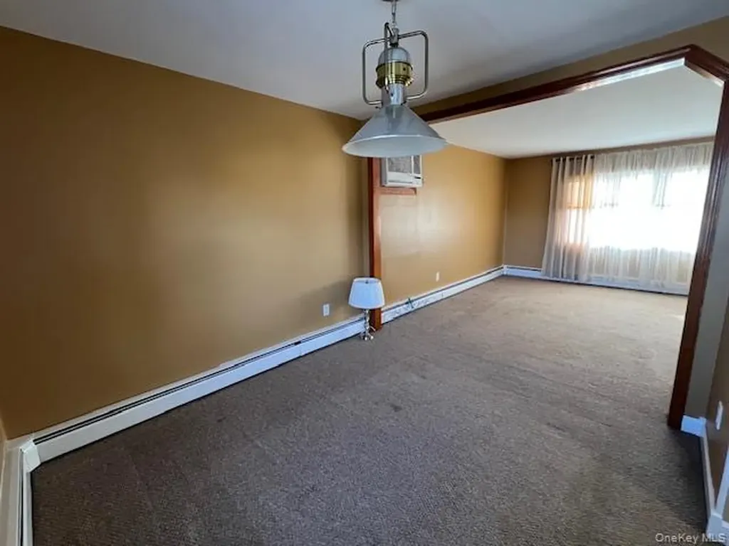 276 S 8th Street Lindenhurst NY 11757
