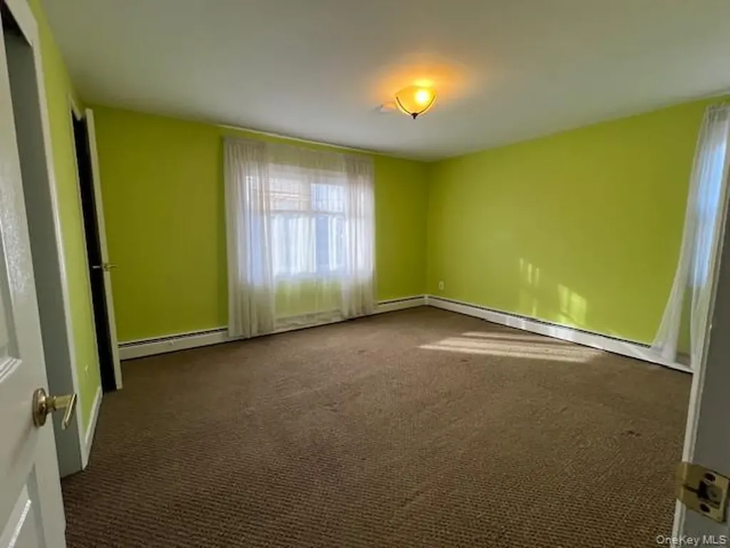 276 S 8th Street Lindenhurst NY 11757
