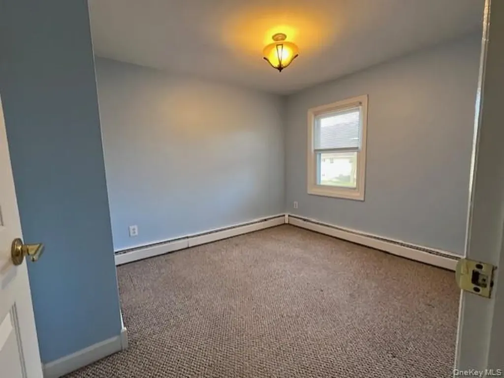 276 S 8th Street Lindenhurst NY 11757
