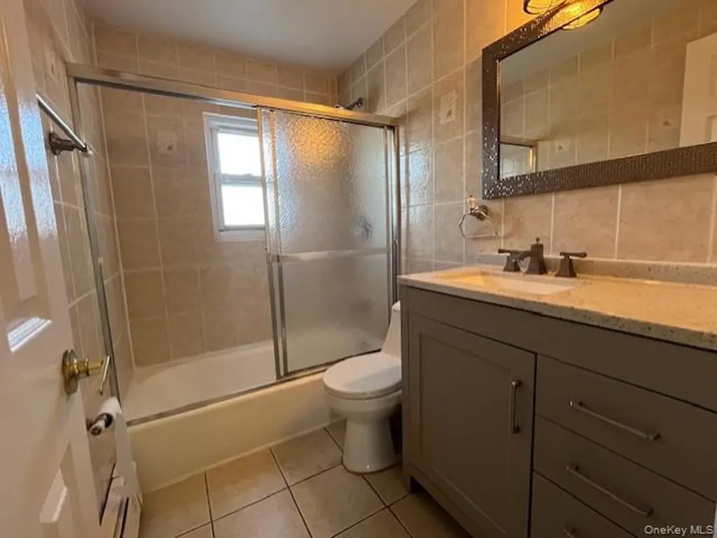 276 S 8th Street Lindenhurst NY 11757
