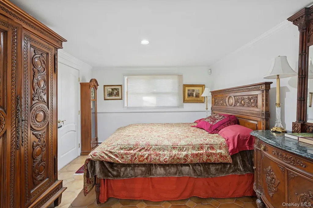42 Tanners Neck Lane Westhampton NY 11977