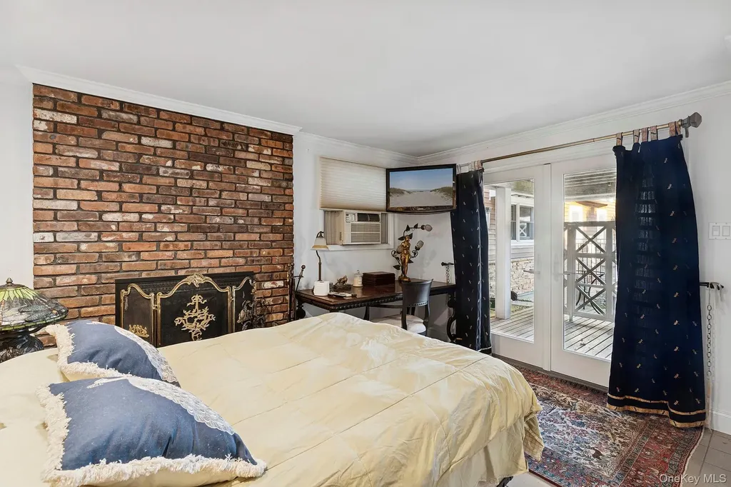 42 Tanners Neck Lane Westhampton NY 11977