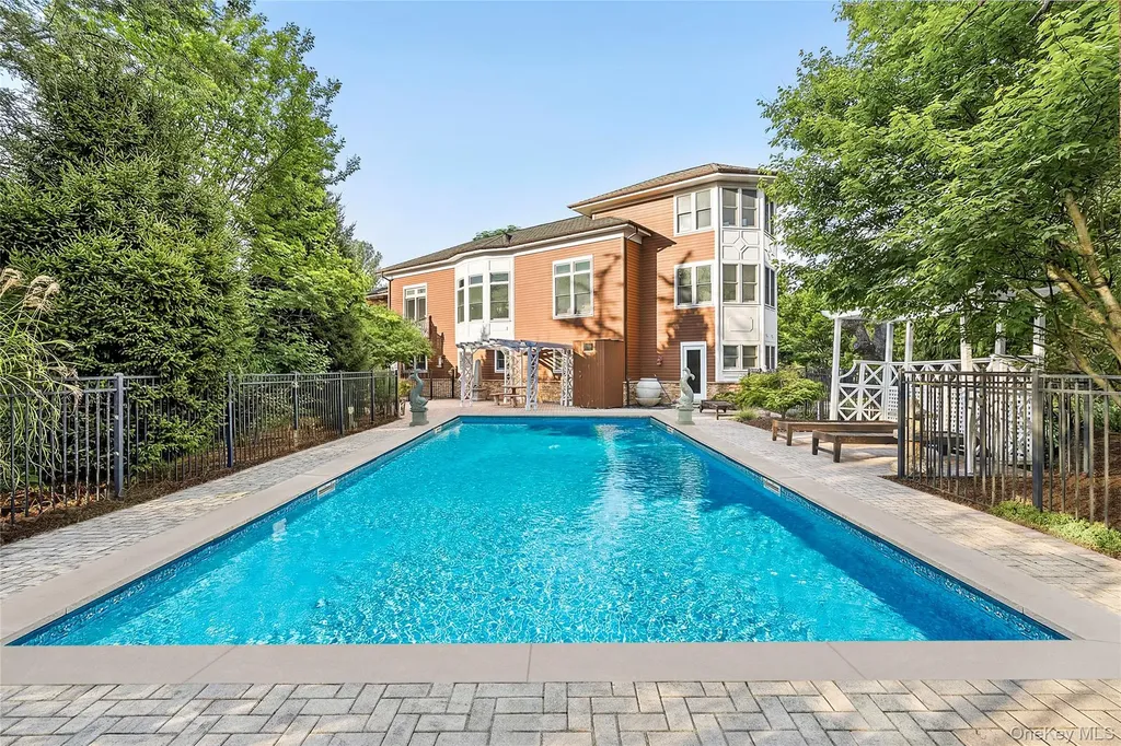 42 Tanners Neck Lane Westhampton NY 11977