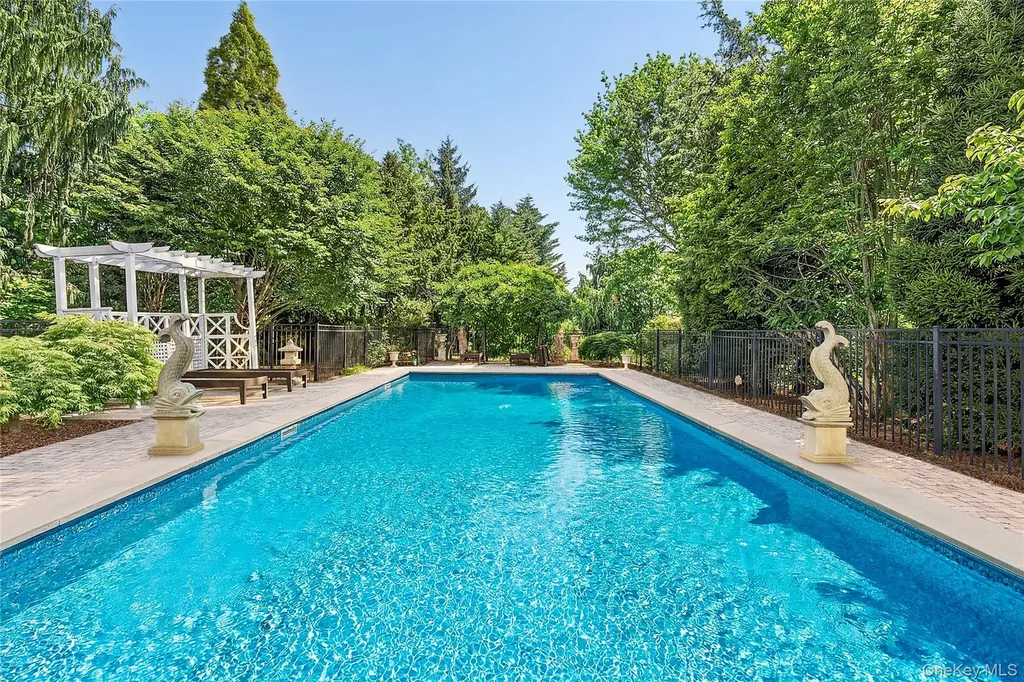 42 Tanners Neck Lane Westhampton NY 11977