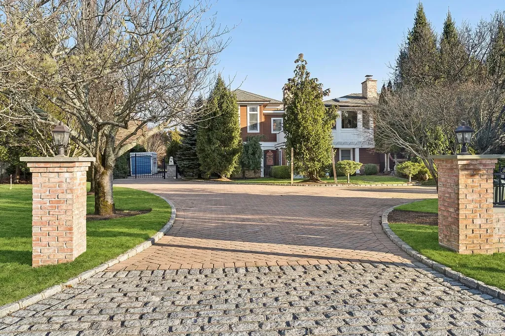 42 Tanners Neck Lane Westhampton NY 11977