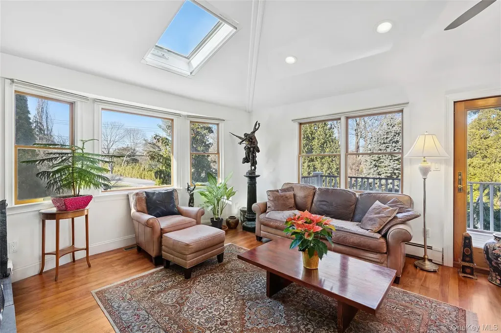 42 Tanners Neck Lane Westhampton NY 11977